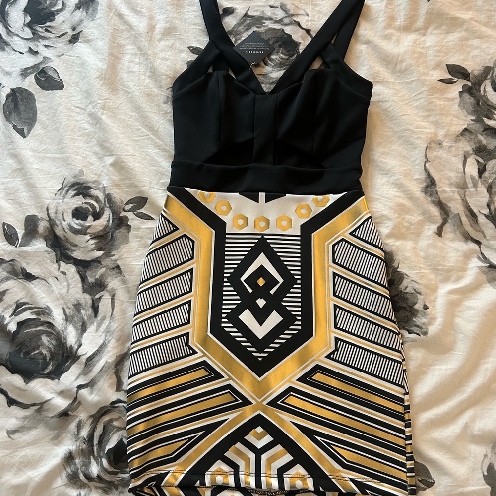 Solemio Black and White Bodycon Mini Dress V-Neck Cocktail